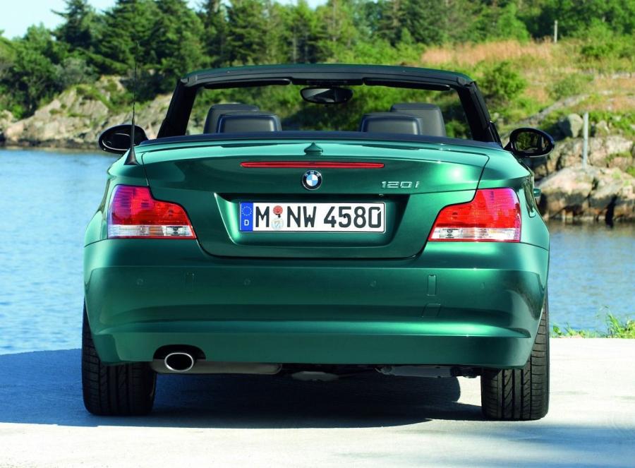  BMW 1-Series Convertible 2007 года  (фото 14 из 36)